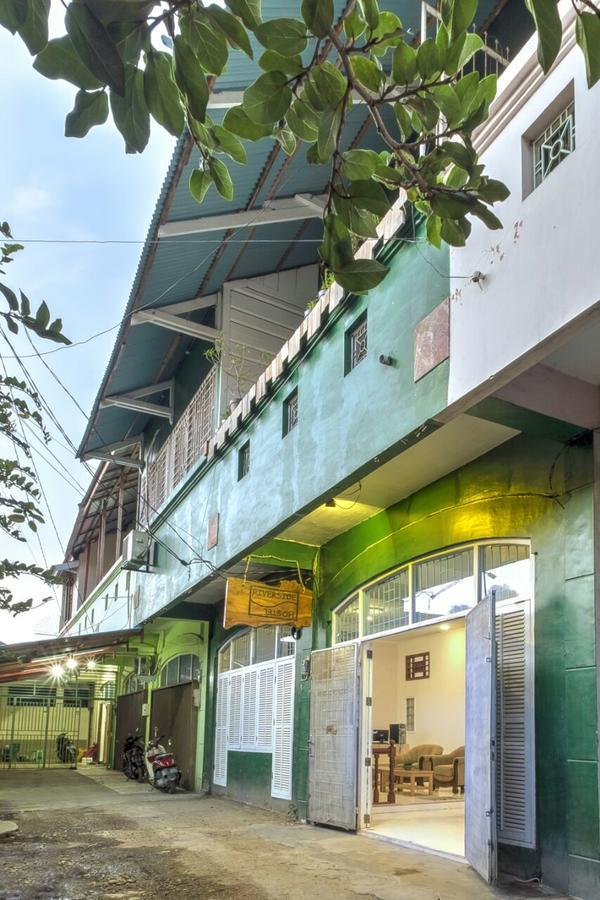 Riverside Hostel Padang Exterior foto